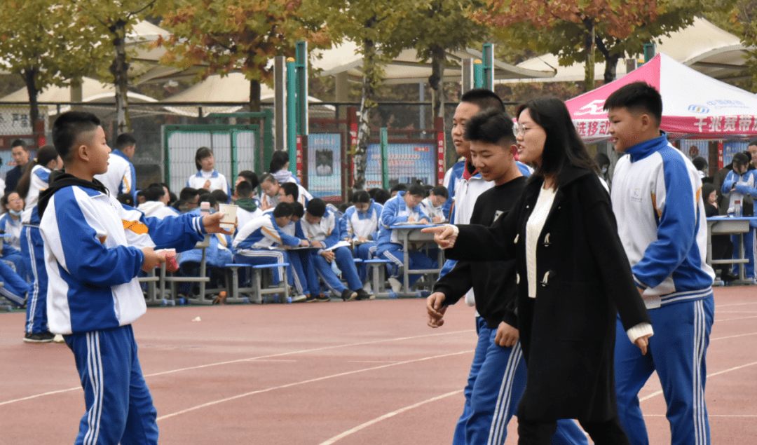 竞技：体育场上唯有高目前行，胜负于一线的简单介绍